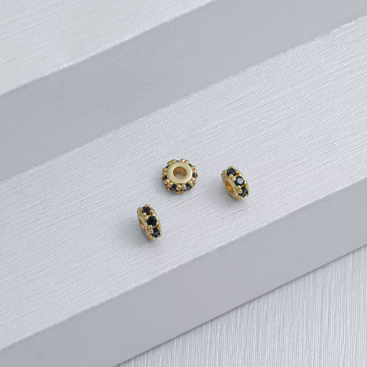 Herraje Rondel circonias x 3 4 mm Negro